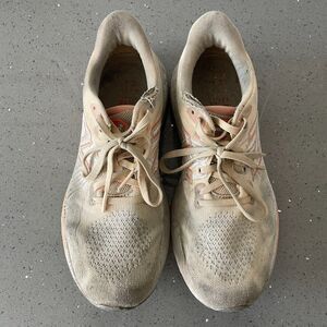 New Balance Fresh Foam Vongo v5 Shoes Womens USED size 8 Orange Running Sneakers